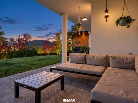 Terrasse (blaue Stunde)