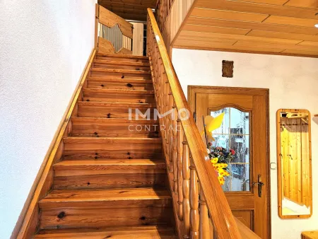 EG Vorzimmer mit Stiege ins OG