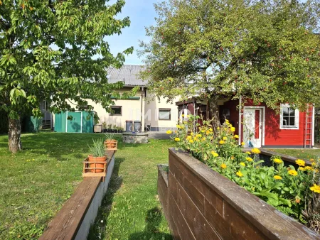 Gartenblick zum Haus