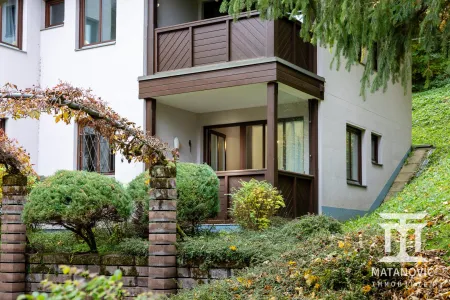 Außenansicht der Wohnung mit Terrasse