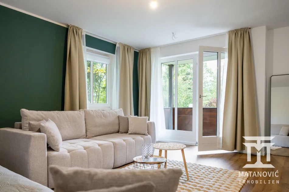 Eingangsbereich mit Blick in den Wohnraum