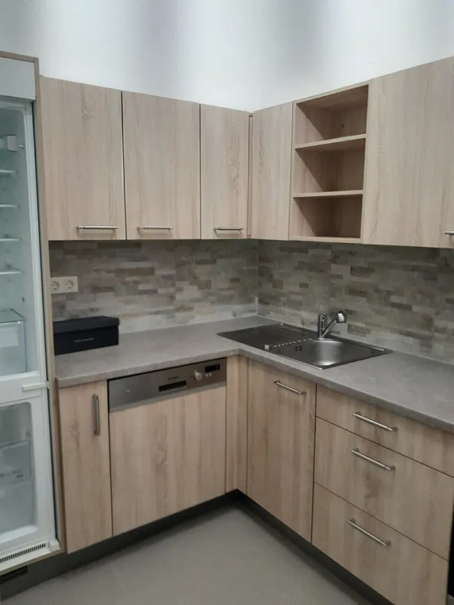Charmante, gepflegte 2 Zimmer Wohnung mit 2 Balkonen, renovierter Altbau! - Bild