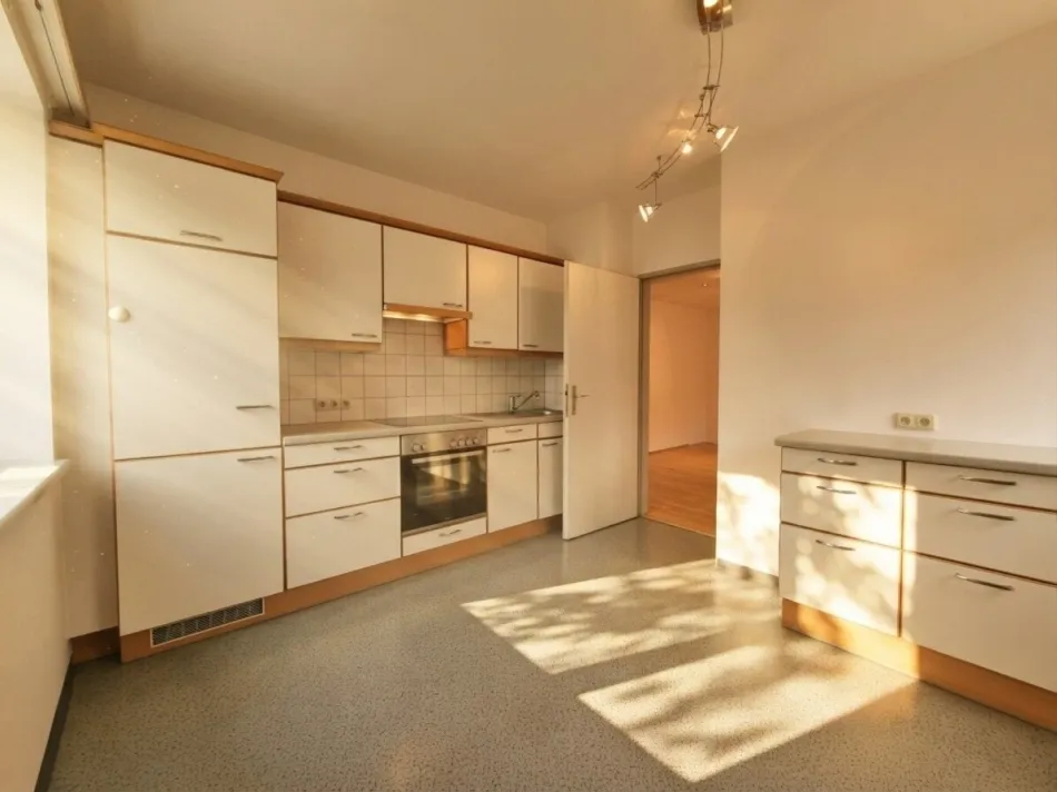 Wohnzimmer / Küche / Vorraum / Balkon