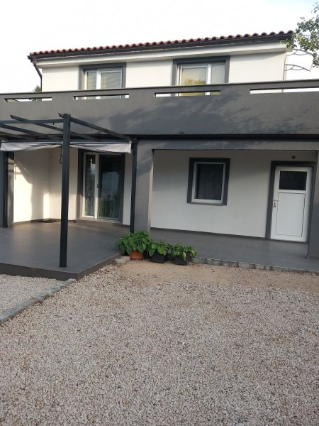 Traumhaus in Lakmartin: 4 Zimmer, Terrassen, Garten und mehr