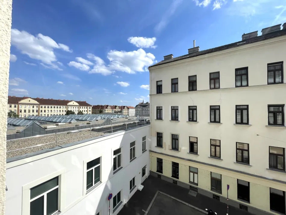 CHARMANTE 2- ZIMMER WOHNUNG IN SCHÖNEM ALTBAU - Bild