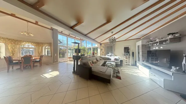 Traumhaftes Grundstück mit exklusiver Villa - 360°- 3D Besichtigung - Bild
