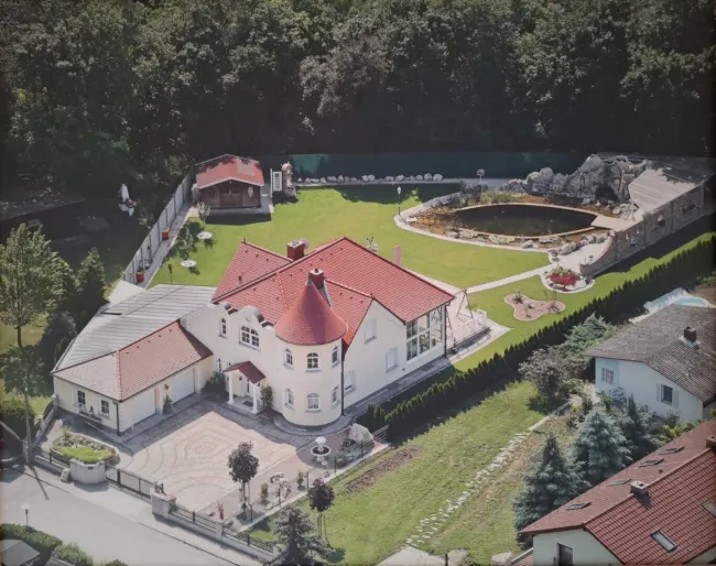 Traumhaftes Grundstück mit exklusiver Villa - 360°- 3D Besichtigung - Titelbild