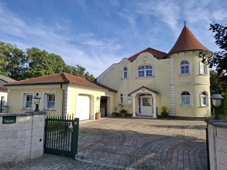 Traumhaftes Grundstück mit exklusiver Villa - 360°- 3D Besichtigung