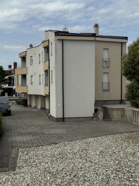 Exklusives Mehrfamilienhaus mit 4 modernen Wohneinheiten und Meerblick – zu verkaufen