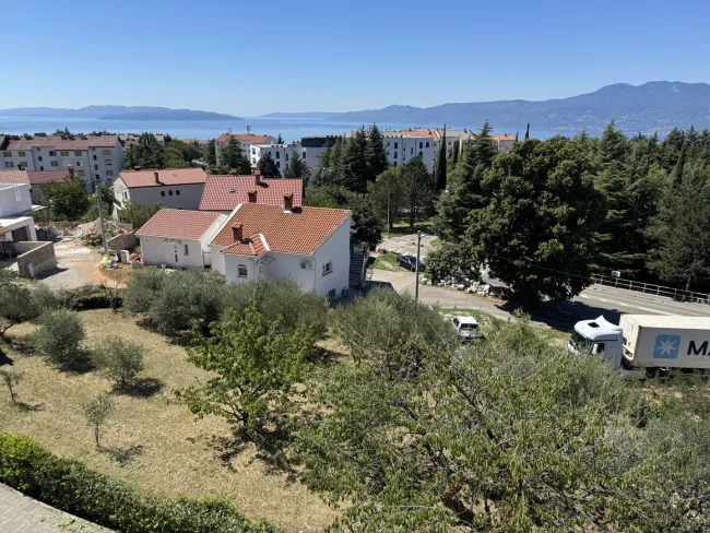 Exklusives Mehrfamilienhaus mit 4 modernen Wohneinheiten und Meerblick – zu verkaufen - Bild