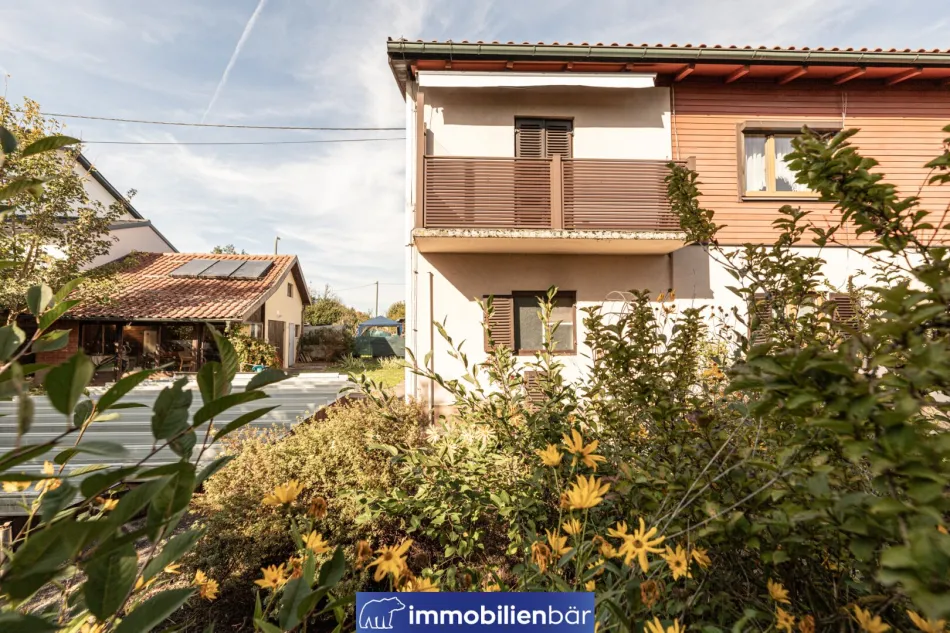Viel Platz für neue Ideen - Großzügiges Wohnhaus mit Garten und Pool in Kallham - Bild