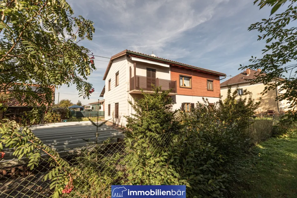 Viel Platz für neue Ideen - Großzügiges Wohnhaus mit Garten und Pool in Kallham - Titelbild
