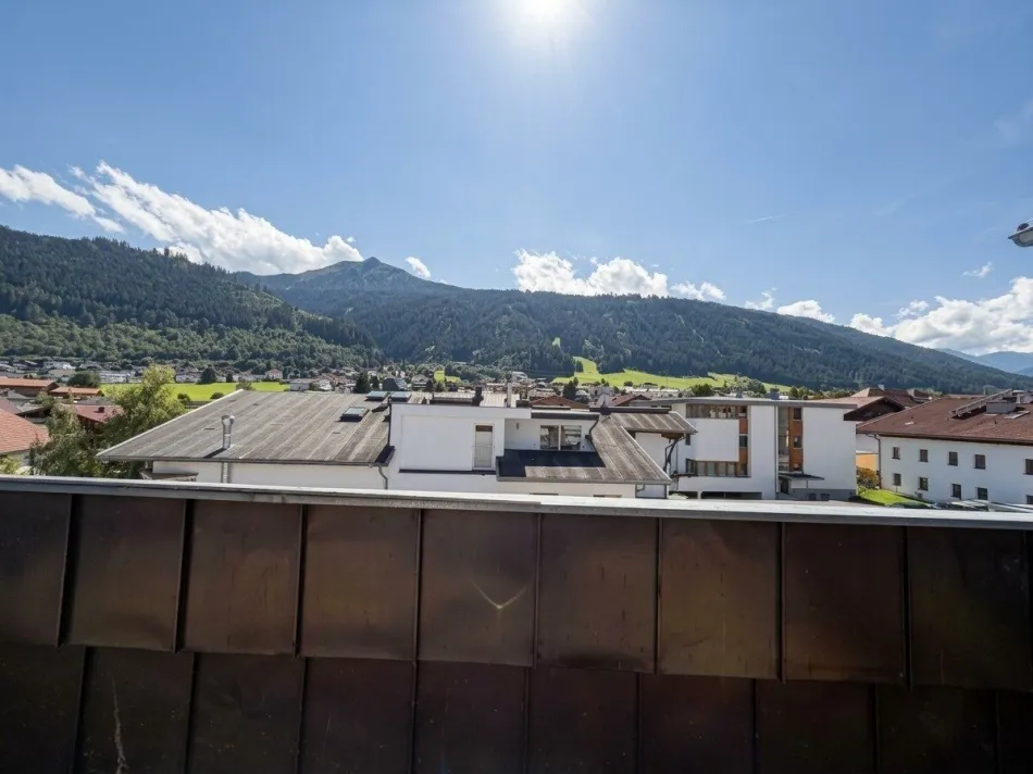 Großzügige 6-Zimmer- Dachgeschosswohnung mit Balkon und Dachterasse in Axams - Bild