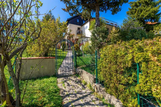 Grosse Familienvilla, Obere Stadt Klosterneuburg, Gehminuten in das Zentrum, Traumfernblick! - Titelbild
