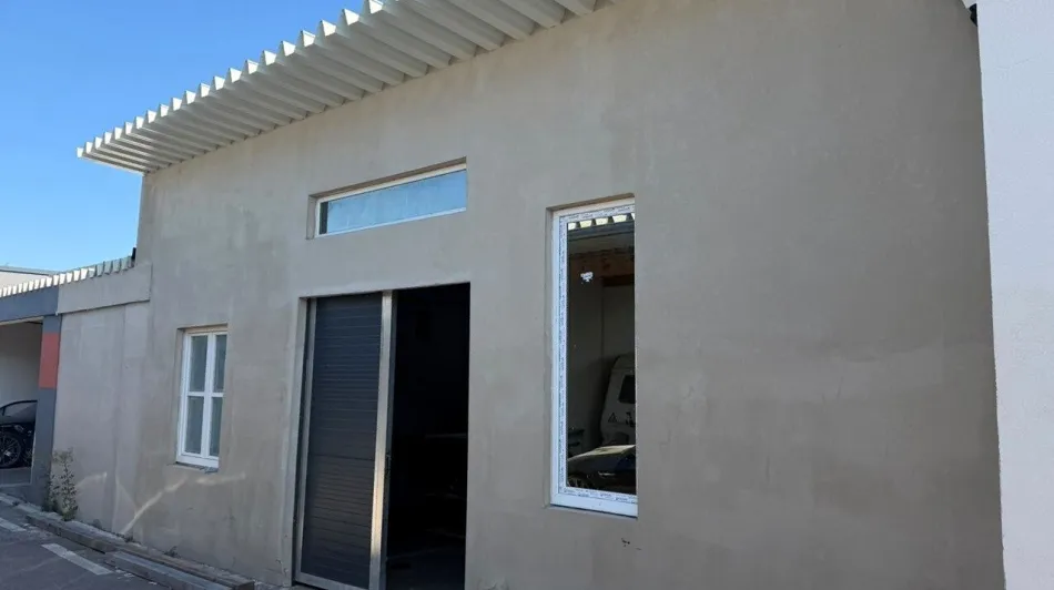 Werkstatt- und Lagerhalle mit 3 überdachten Stellplätzen – gesamt ca. 78 m² - Titelbild