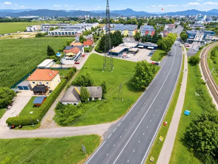 Rosentaler Straße und Zufahrt – Sommeransicht