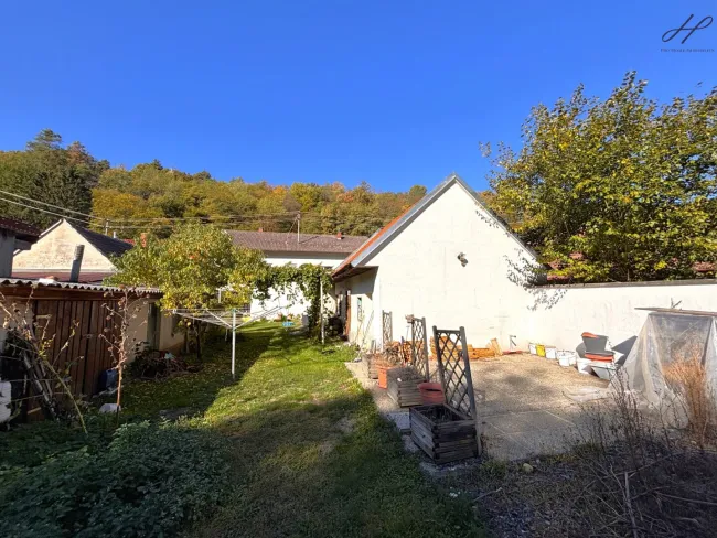 Großzügiges Wohnhaus mit vielseitigen Nutzungsmöglichkeiten und zahlreichen Nebengebäuden
