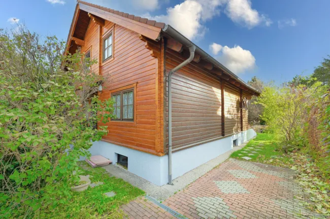 Charmantes Eigenheim mit Pool und stilvollen Details - Bild