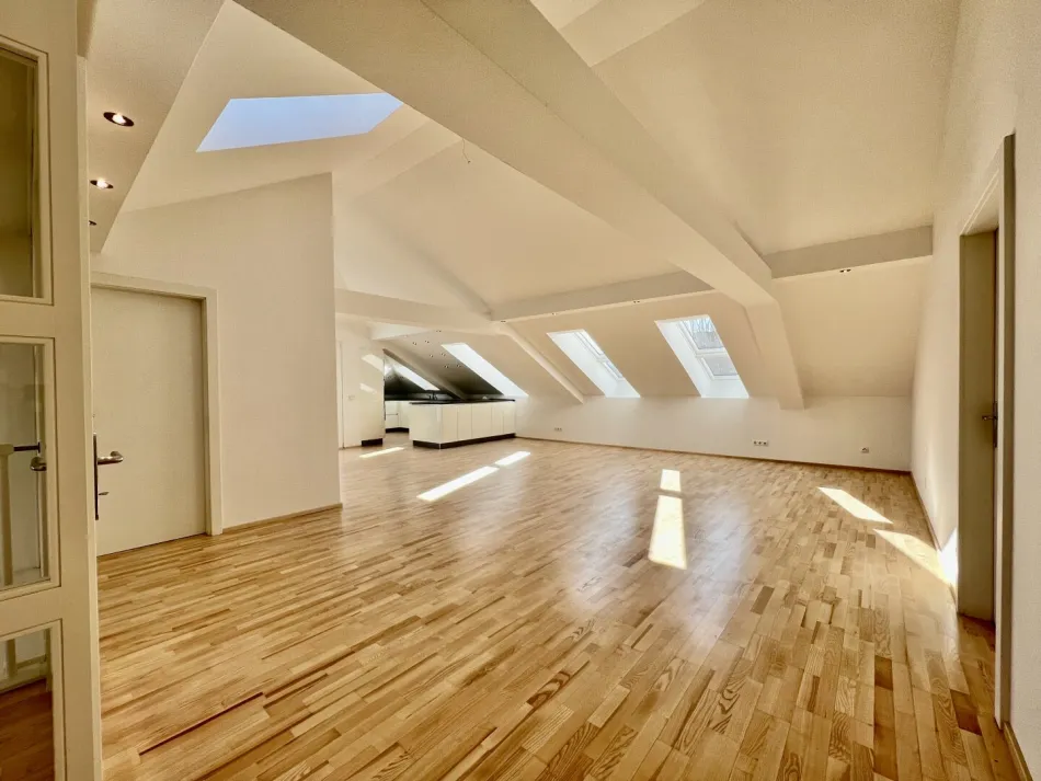 Dachgeschosswohnung mit Flair - Bild