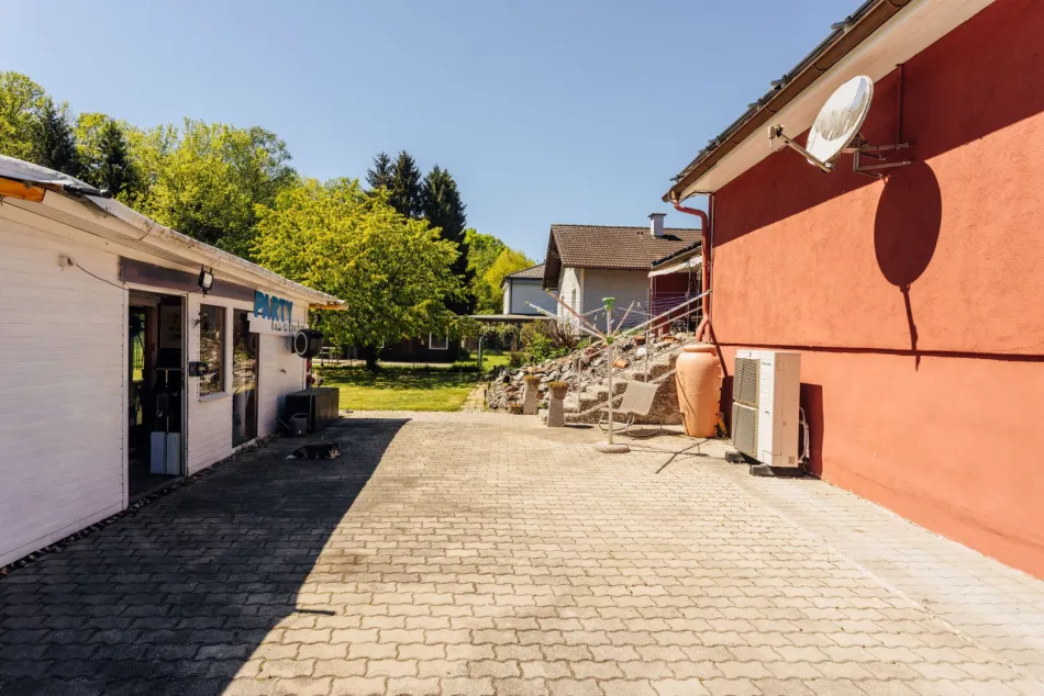 Einfamilienhaus im Grünen mit Luftwärmepumpe und PV-Anlage! - Bild