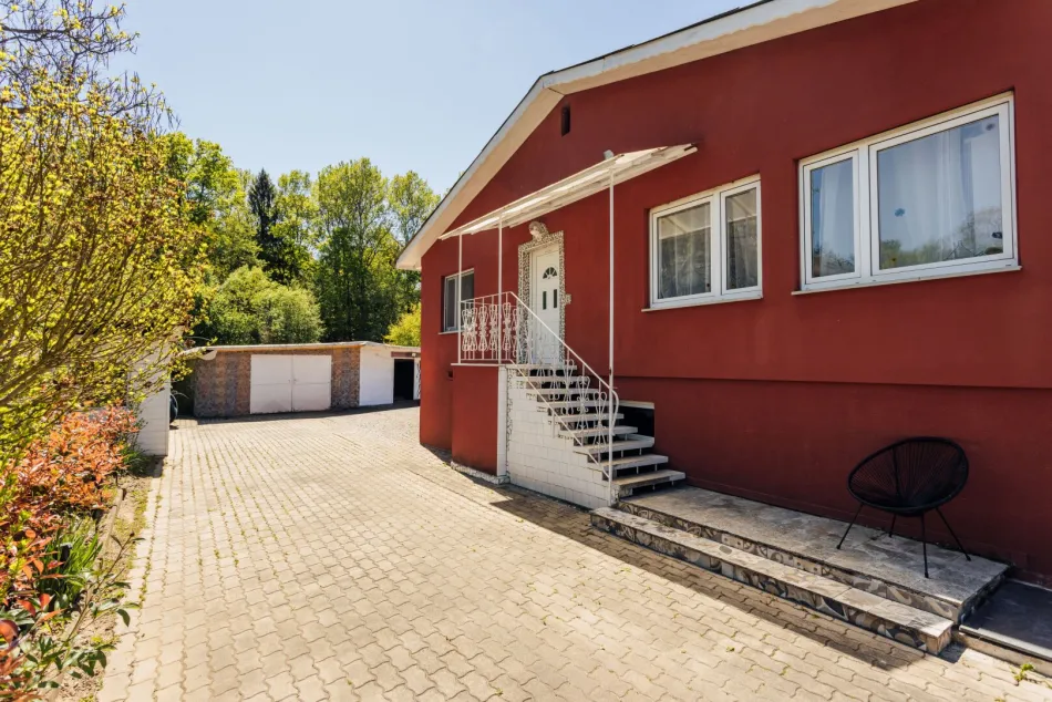 Einfamilienhaus im Grünen mit Luftwärmepumpe und PV-Anlage! - Titelbild