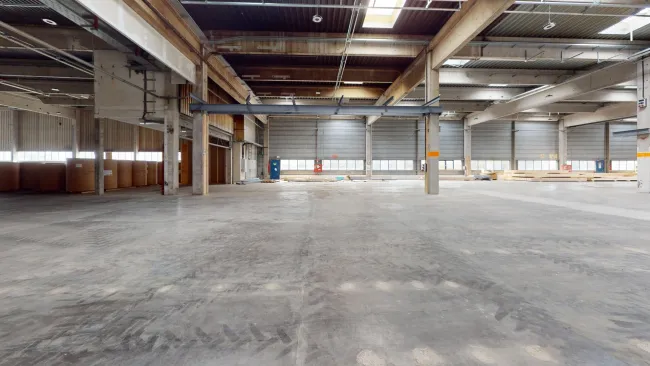 Großzügiges Lager mit Freifläche in zentraler Lage von Traiskirchen - ideal für Industrie und Gewerbe. - Titelbild