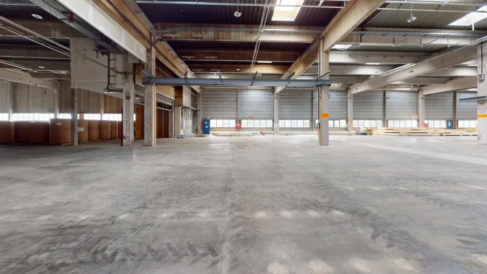 Großzügiges Lager mit Freifläche in zentraler Lage von Traiskirchen - ideal für Industrie und Gewerbe. - Titelbild