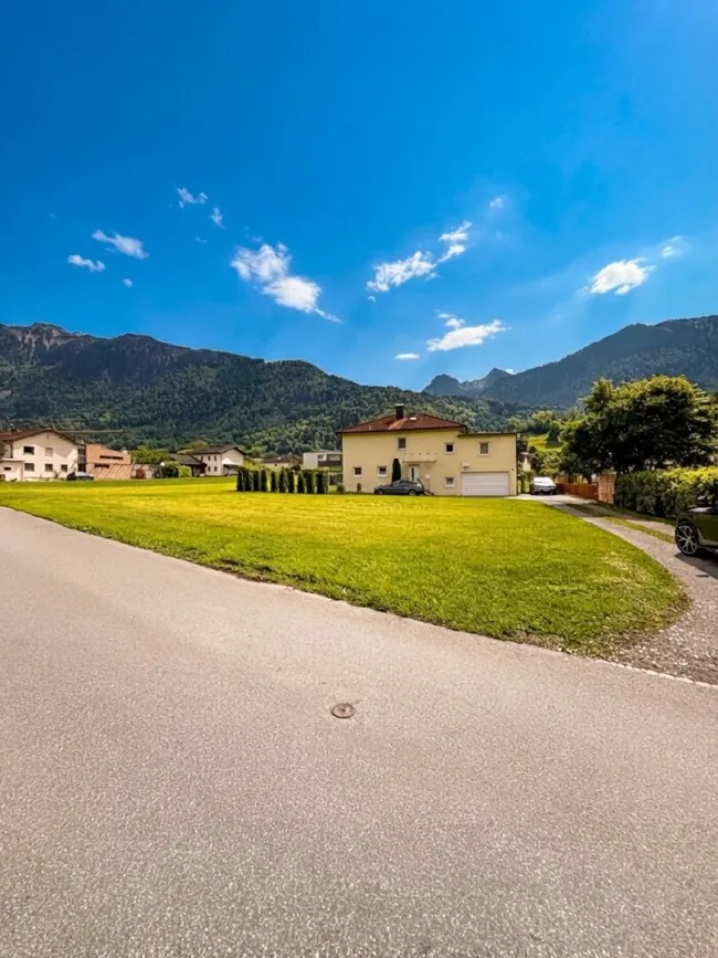 Ruhiges Baugrundstück in Nenzing – Ihr perfekter Ort fürs Traumhaus - Titelbild