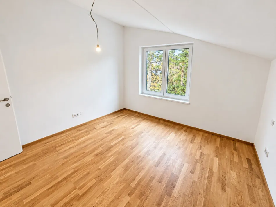 Dachgeschoss-Erstbezug mit Grünblick und Balkon - Bild