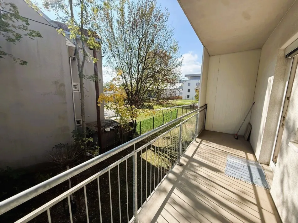 Charmantes Wohnen mit Balkon und Blick ins Grüne - Bild