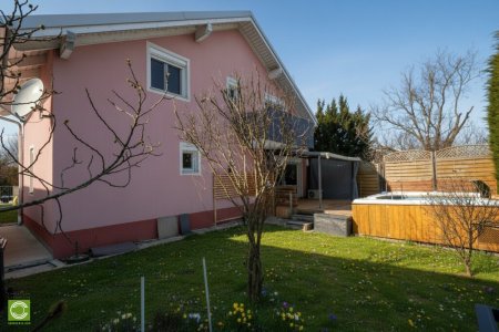 CHRISTOPH CHROMECEK IMMOBILIEN - Brunn am Gebirge - Top Doppelhaushälfte mit kleinem Garten und Pool!