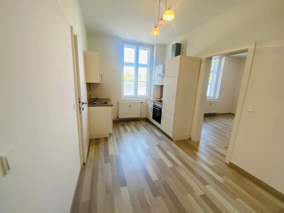 Ein-Zimmer-Wohnung. Hier ist das Glück zu Hause - Titelbild