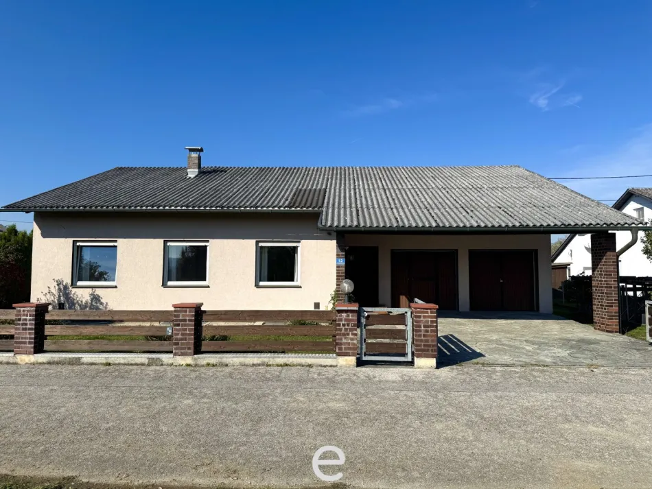 Wohnen auf einer Ebene – großzügiges Wohnhaus mit traumhaftem Grün- und Fernblick in Fraham - Bild