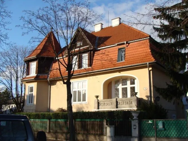 Geräumige 6-Zimmer-Wohnung in Baden – Garten, Balkon & moderne Ausstattung warten auf Sie! - Bild
