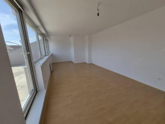 Ca. 68,40 m² Terrassenwohnung mit 24,70 m² südostseitiger Terrasse - Bild