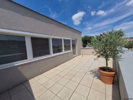 Attraktive lichtdurchflutete ca. 68,40 m² Wohnung mit 24,70 m² südostseitiger Terrasse