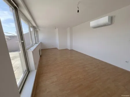 Attraktive lichtdurchflutete ca. 68,40 m² Wohnung mit 24,70 m² südostseitiger Terrasse