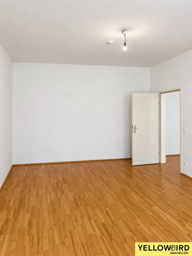 Zentrale 2-Zimmer Altbauwohnung I GARAGE I nähe Rathaus I helle Zimmer - Bild