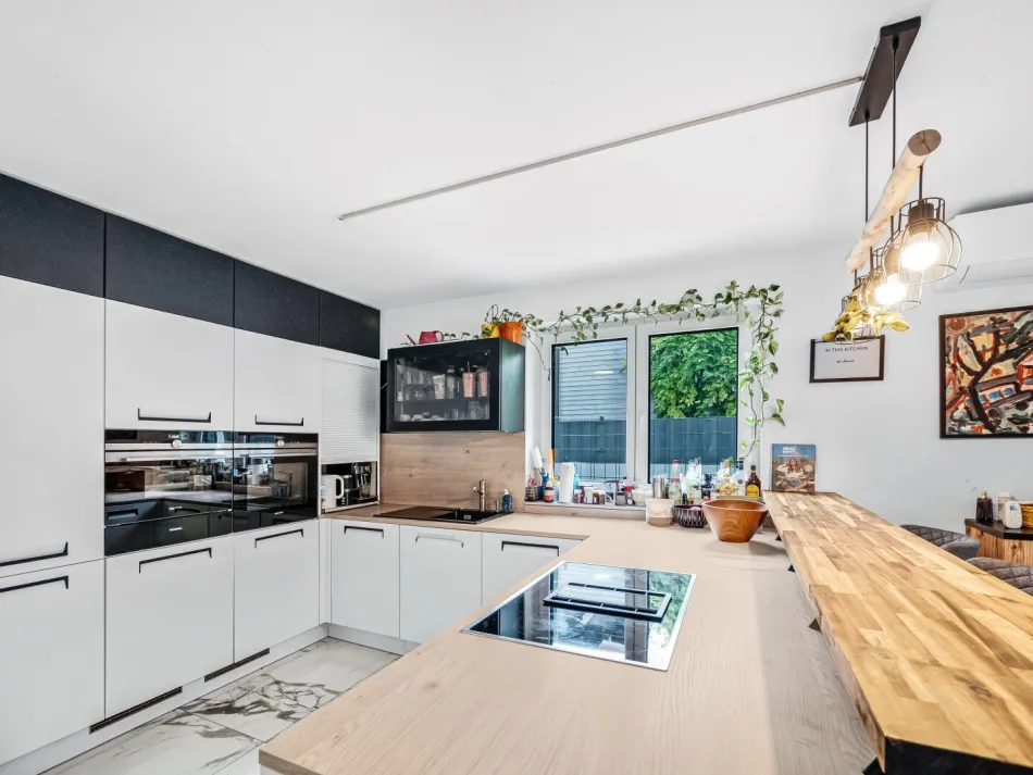 Exklusives Familienhaus mit Pool, Dachterrasse & Photovoltaik in Bestlage von Wien-Floridsdorf - Bild