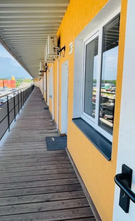 Vielseitig nutzbarer Raum, Büro, Lager im Industriegebiet - Bild