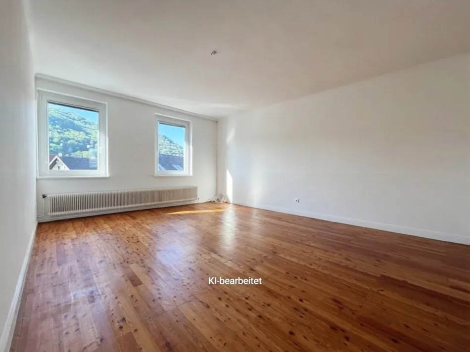 Großzügige 4-Zimmer-Wohnung mit Balkon - Bild