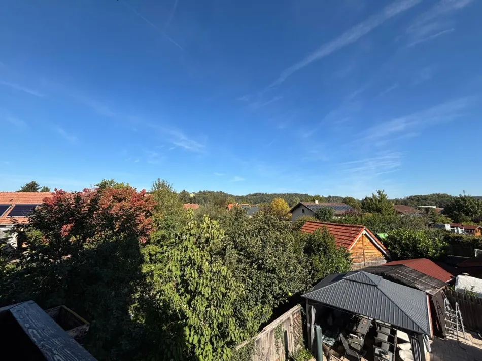 Großzügige 4-Zimmer-Wohnung mit Balkon - Titelbild