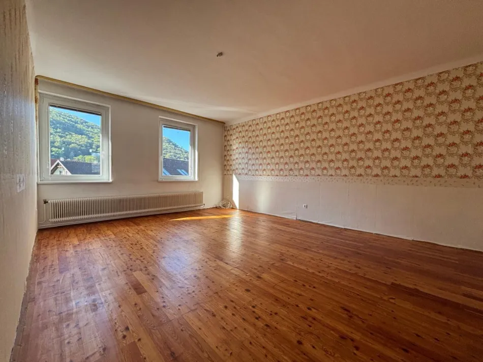 Großzügige 4-Zimmer-Wohnung mit Balkon - Bild