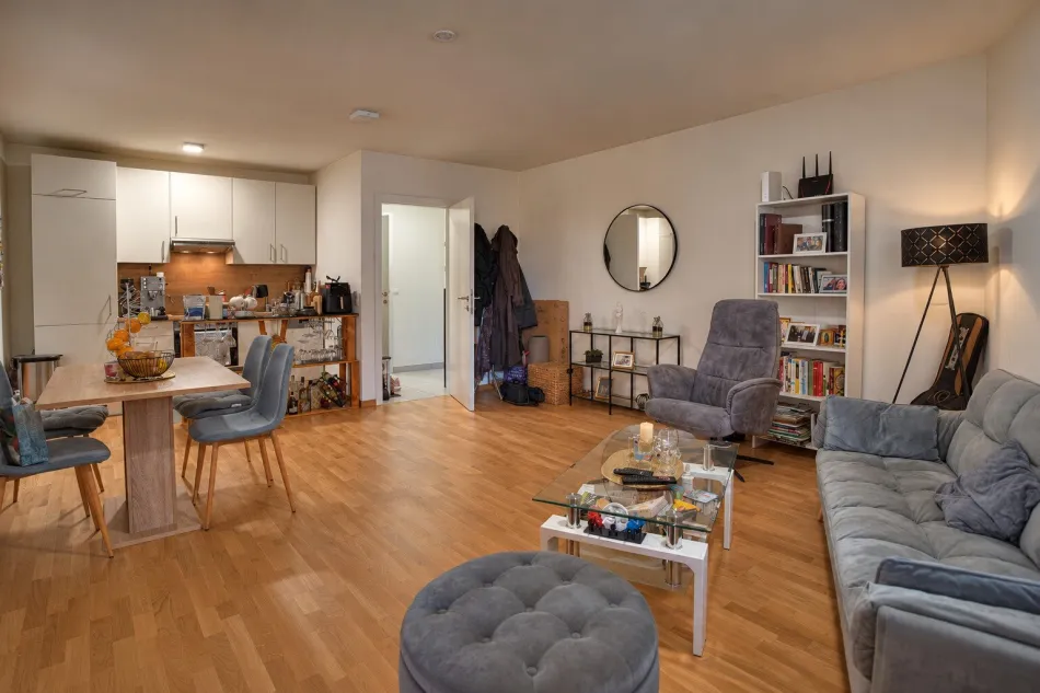 Moderne Zwei-Zimmer-Wohnung mit Balkon inkl. Heizung & Tiefgarage - Bild