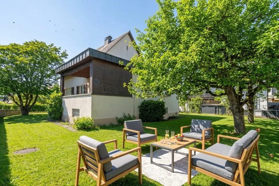 Renovierungsbedürftiges Einfamilienhaus auf großzügigem Grundstück in Lustenau - Bild