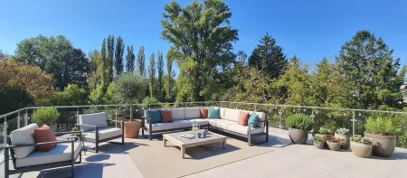 Terrasse: KI generierte Möbel