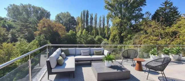 Terrasse: KI generierte Möbel