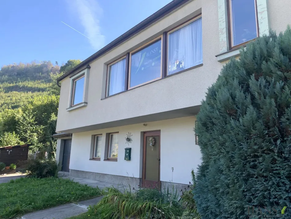 TRAUMLAGE IN LILIENFELD - Einfamilienhaus mit außergewöhnlicher Architektur, Gartenhaus, Loggia und grandioser Weitsicht - Bild