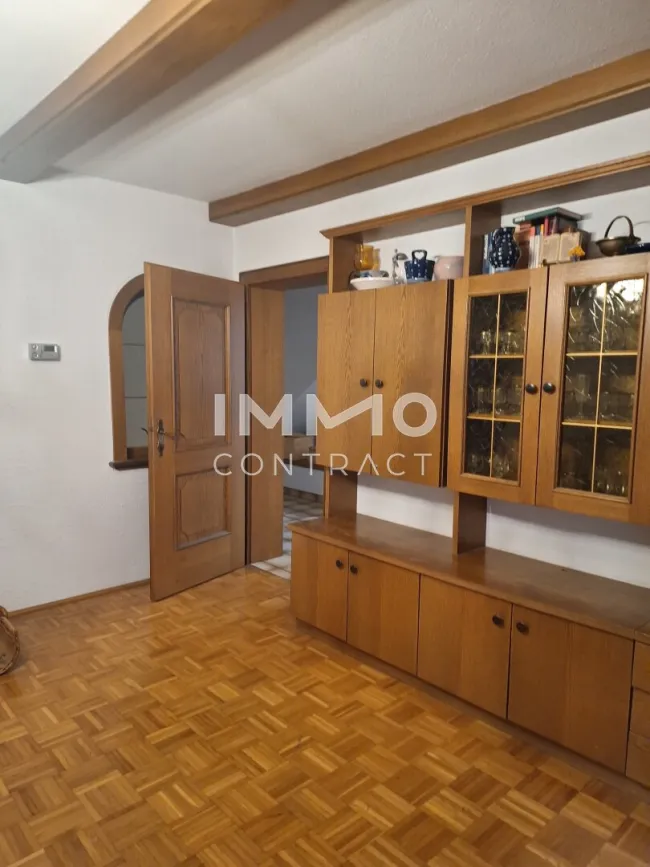 Wohnung mit Hauscharakter! Nur zwei Wohneinheiten! Bei diesem Haus gehört nur das Dachgeschoß einem anderen Eigentümer, alles andere könnte bald ihnen gehören! - Titelbild