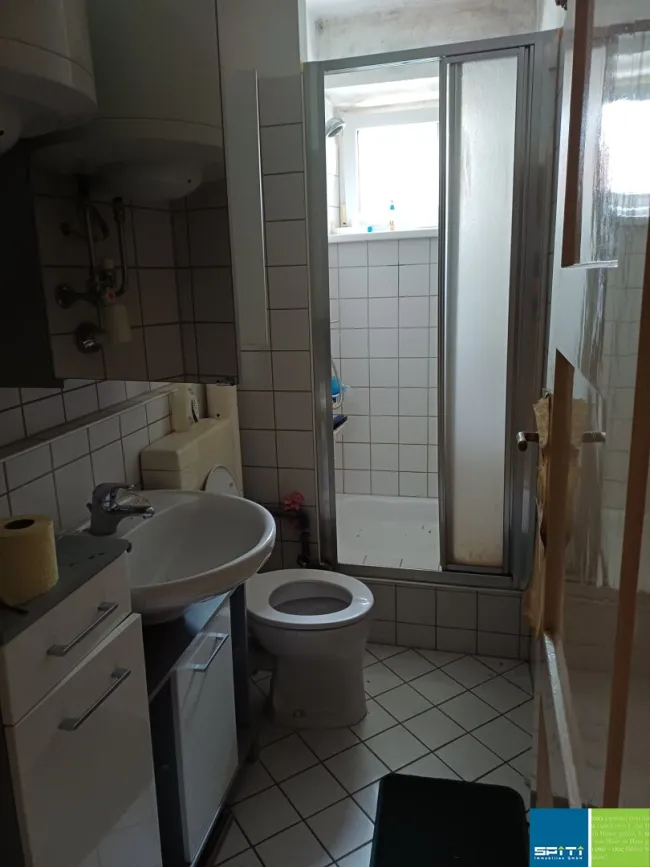 Traismauer: günstige sanierungsbedürftige Kleinwohnung im 1. Obergeschoß - Bild